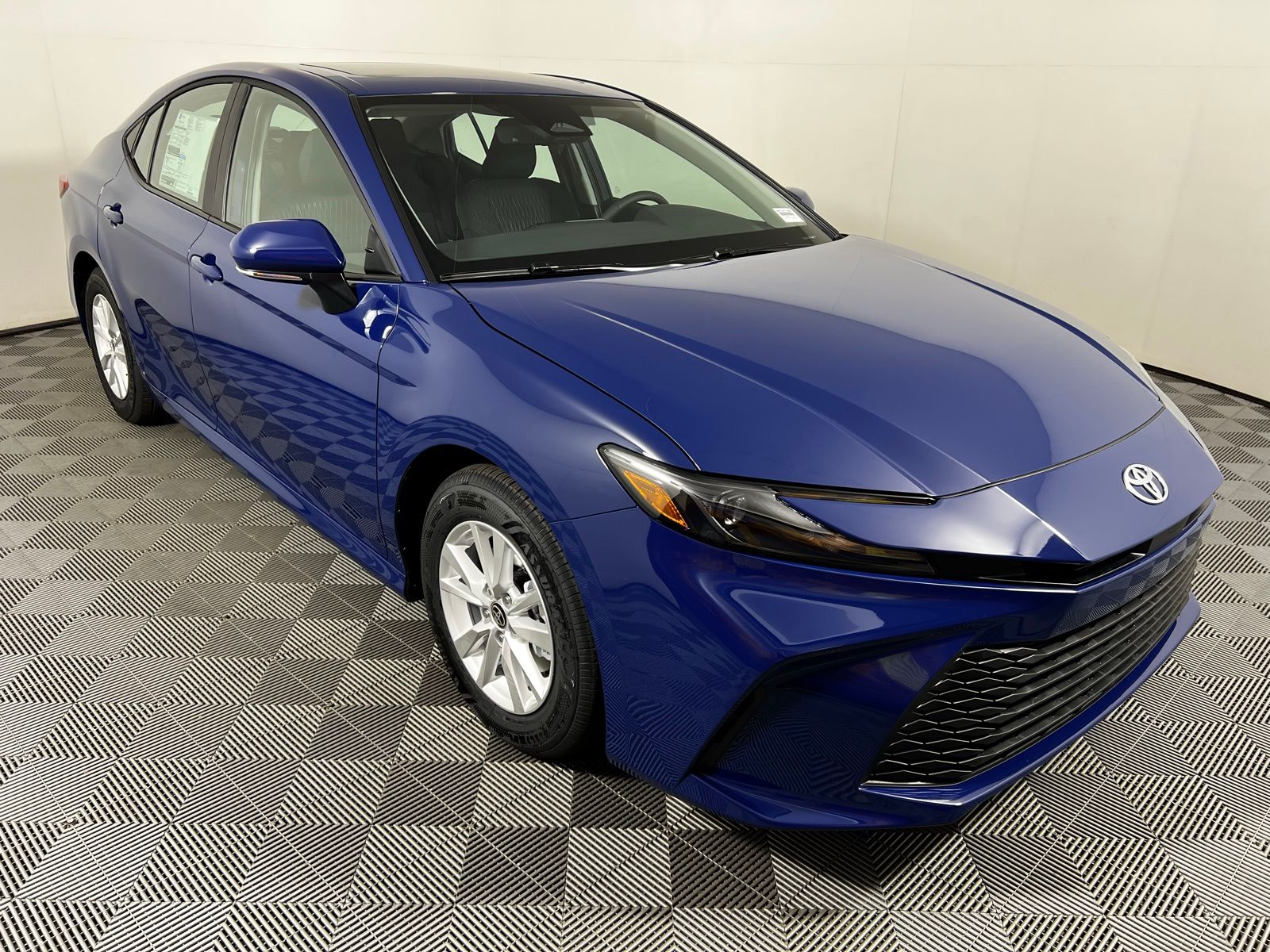 2025 Toyota Camry LE 3