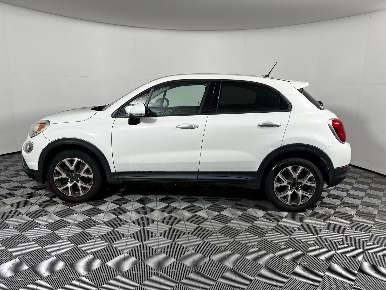 Thumbnail: 2016 Fiat 500X - 8