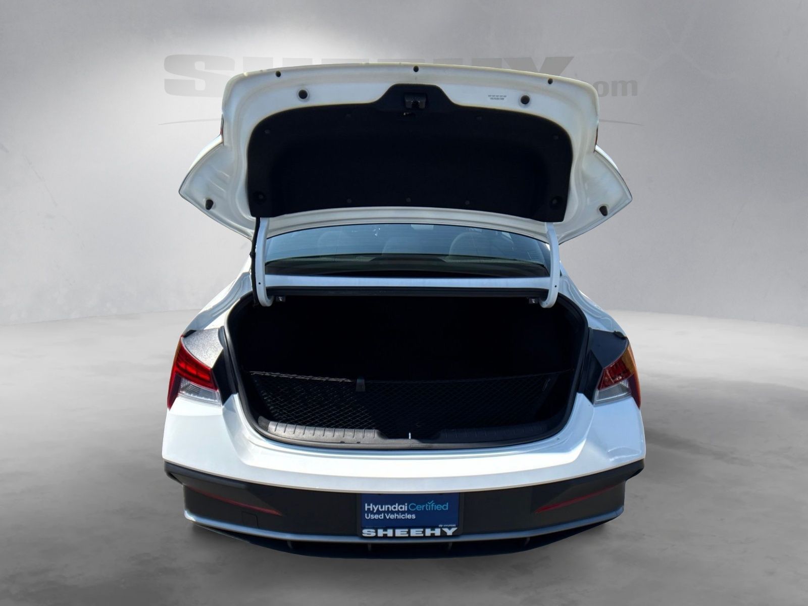 Used 2025 White Hyundai SEL Sport image 25