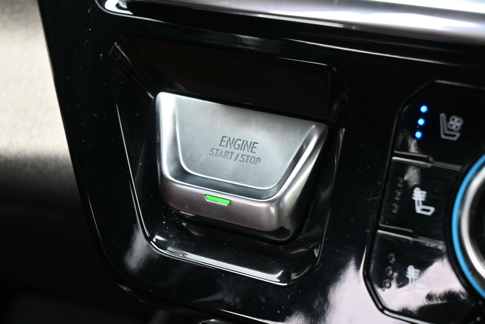 2025 GMC Sierra 2500HD Denali Ultimate Black at South Houston Nissan