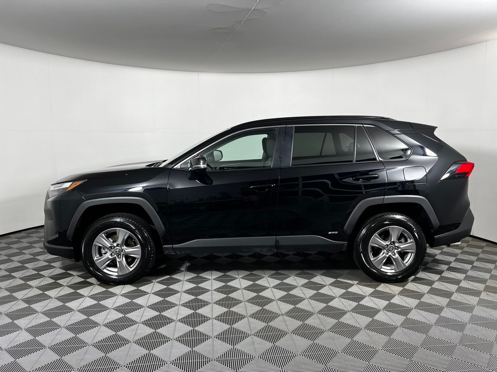 Thumbnail: 2025 Toyota RAV4 - 8