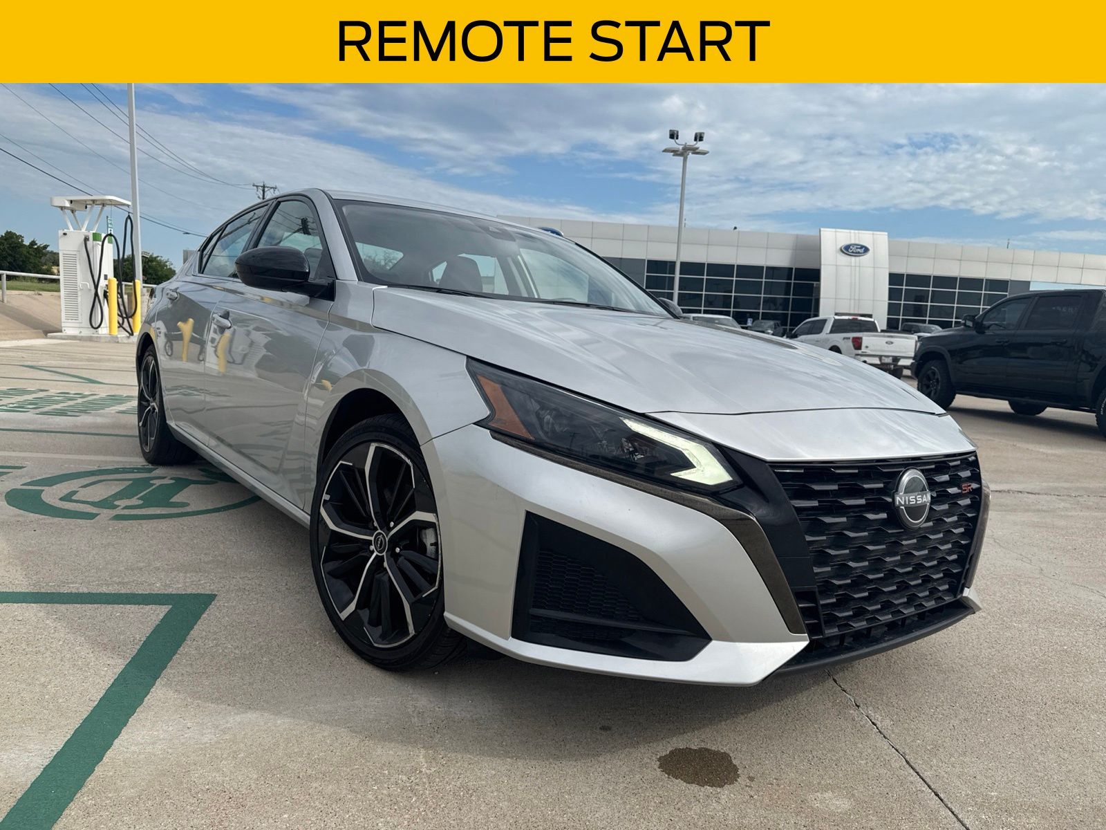 Brilliant Silver Metallic 2023 Nissan Altima Sedan Front-Wheel Drive Continuously Variable Transmission