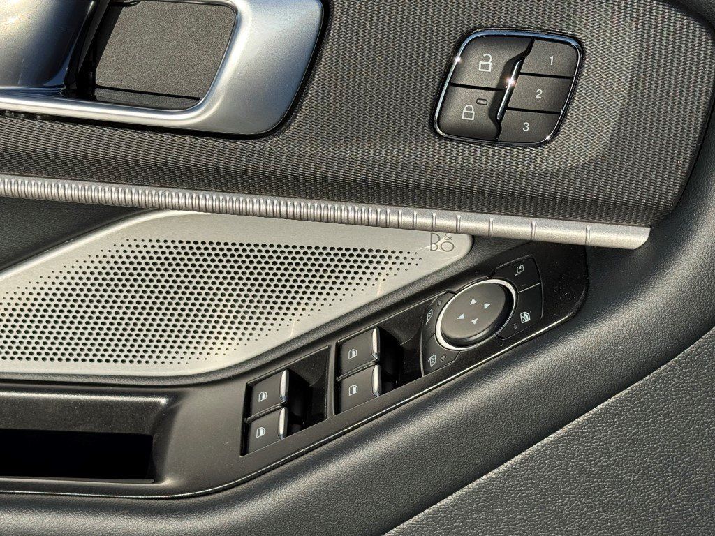 New 2026 Carbonized Gray Metallic Ford Tremor image 32