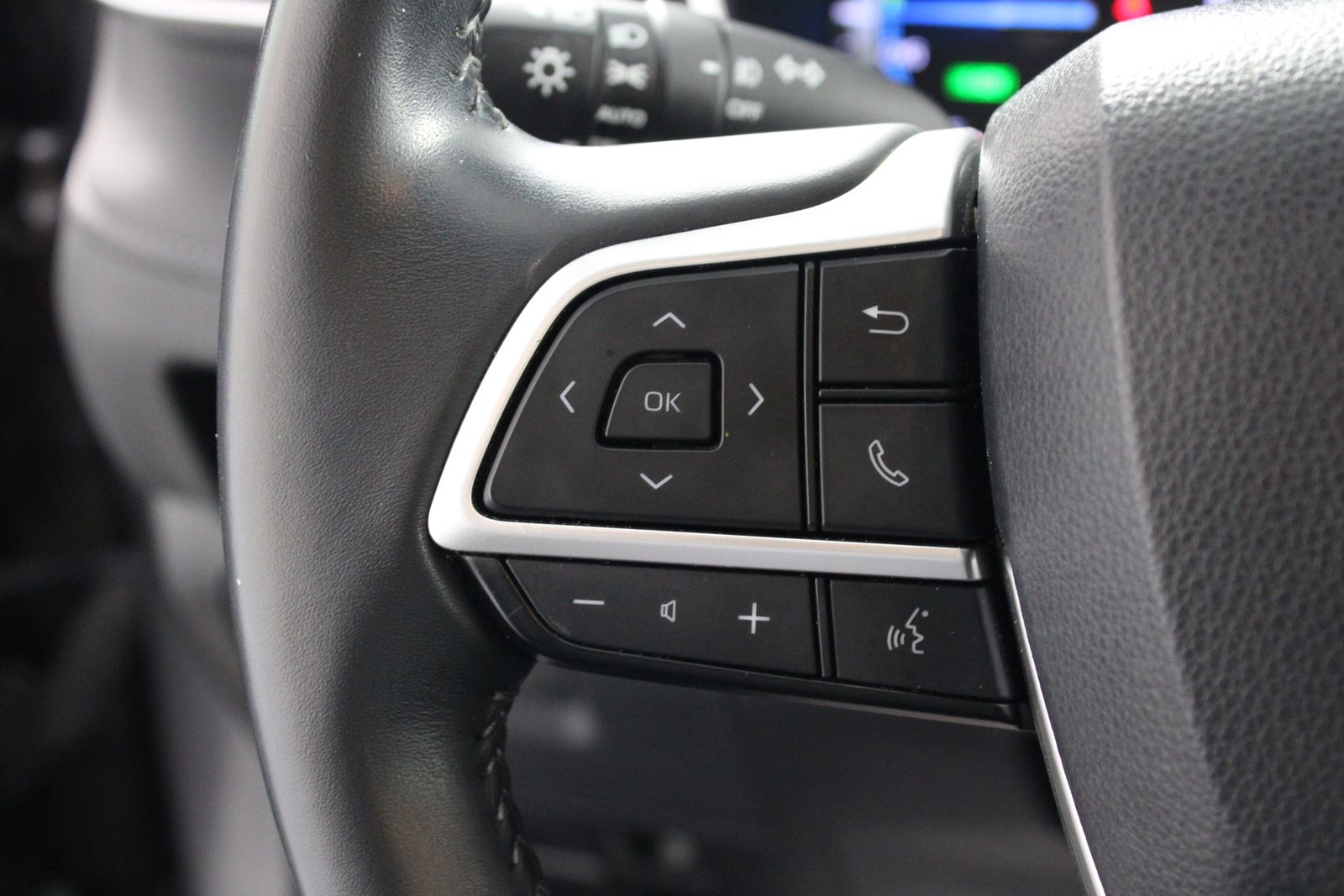 Used 2022 Gray Toyota XLE image 33