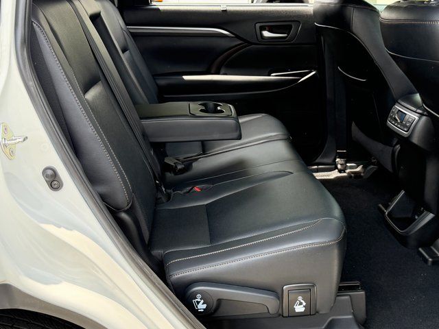 Used 2019 Blizzard Pearl Toyota Limited Platinum image 37