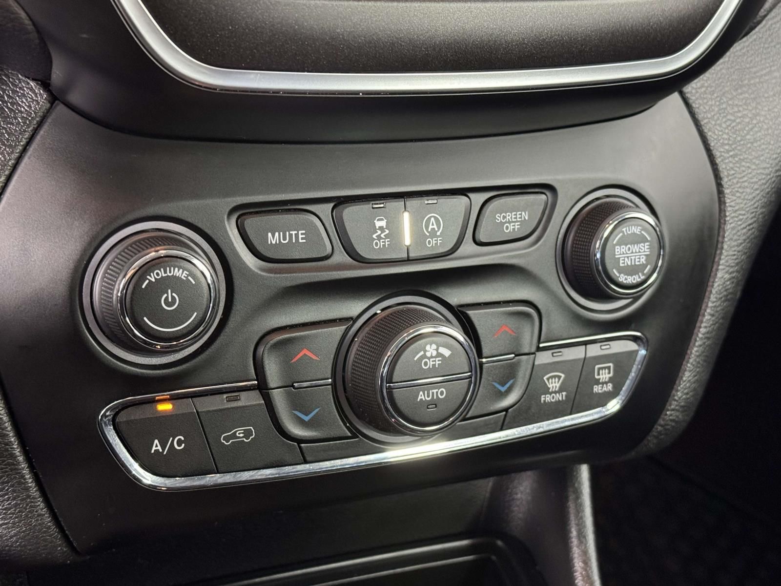 Used 2019 Gray Jeep Trailhawk image 25