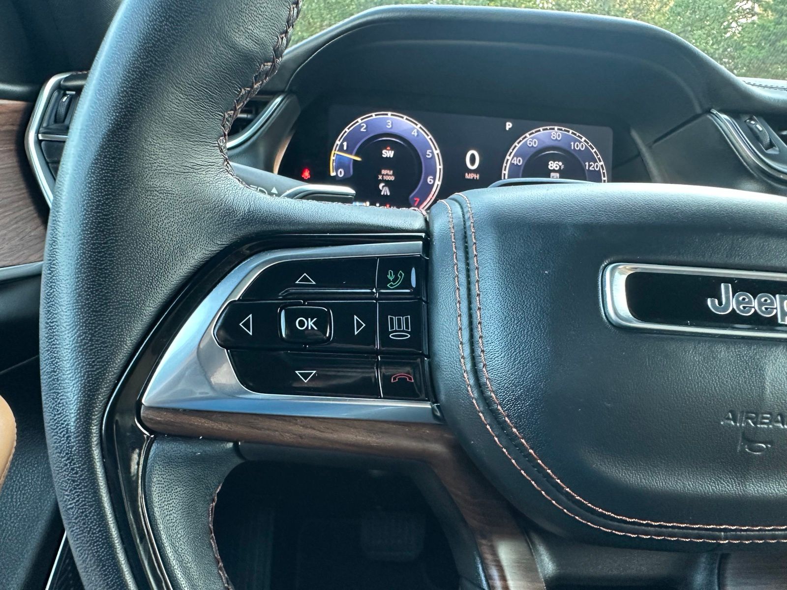 Used 2025  Jeep Summit image 29