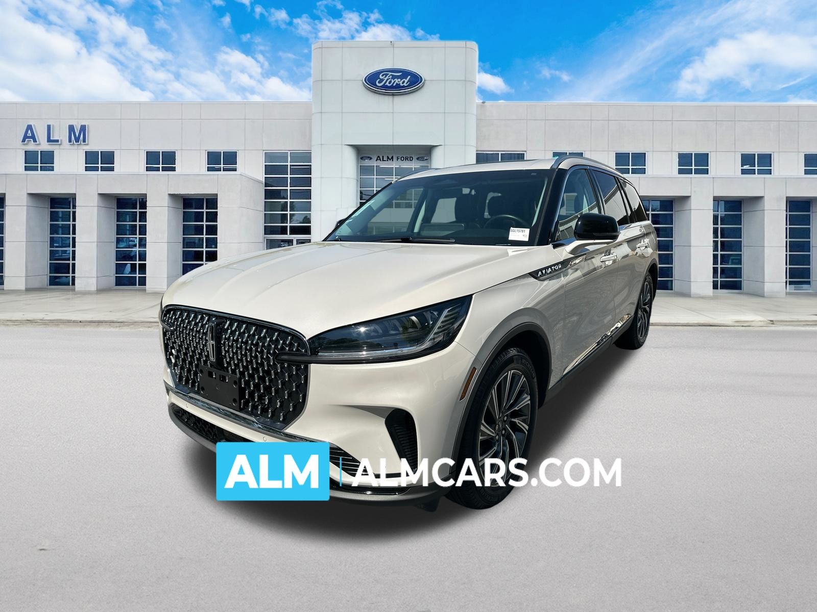 Ceramic Pearl Metallic Tri-Coat 2025 Lincoln Aviator SUV / Crossover Rear-Wheel Drive Automatic
