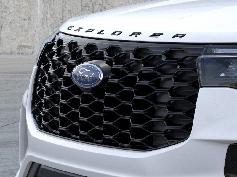 New 2026 Star White Metallic Tri-Coat Ford ST-Line image 17