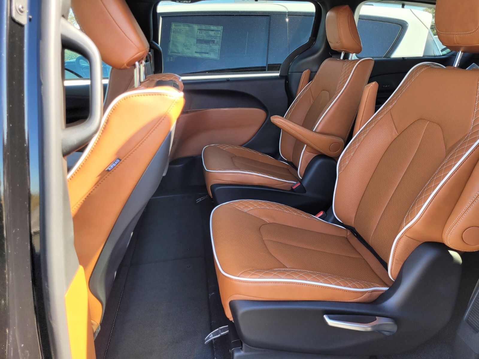 2026 Chrysler Pacifica Pinnacle photo 4