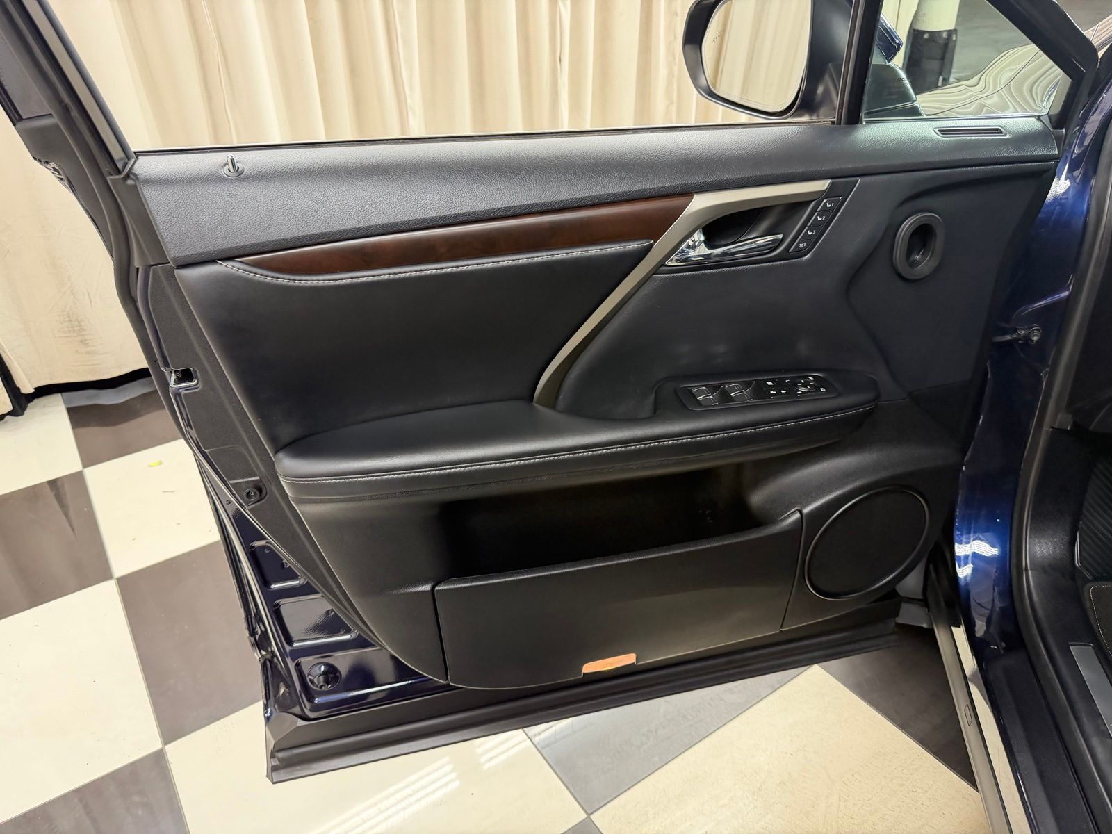 Used 2021  Lexus 350 image 24