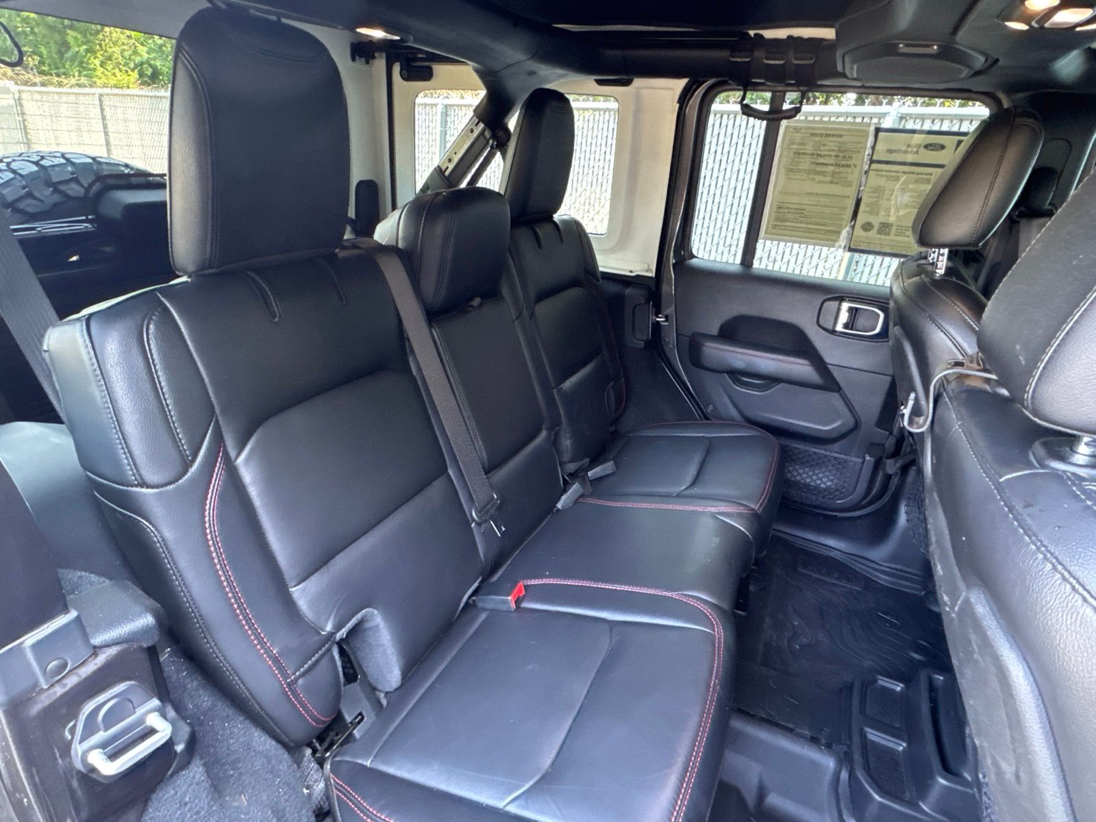 Used 2020 Granite Crystal Clearcoat Metallic Jeep Unlimited Rubicon image 23
