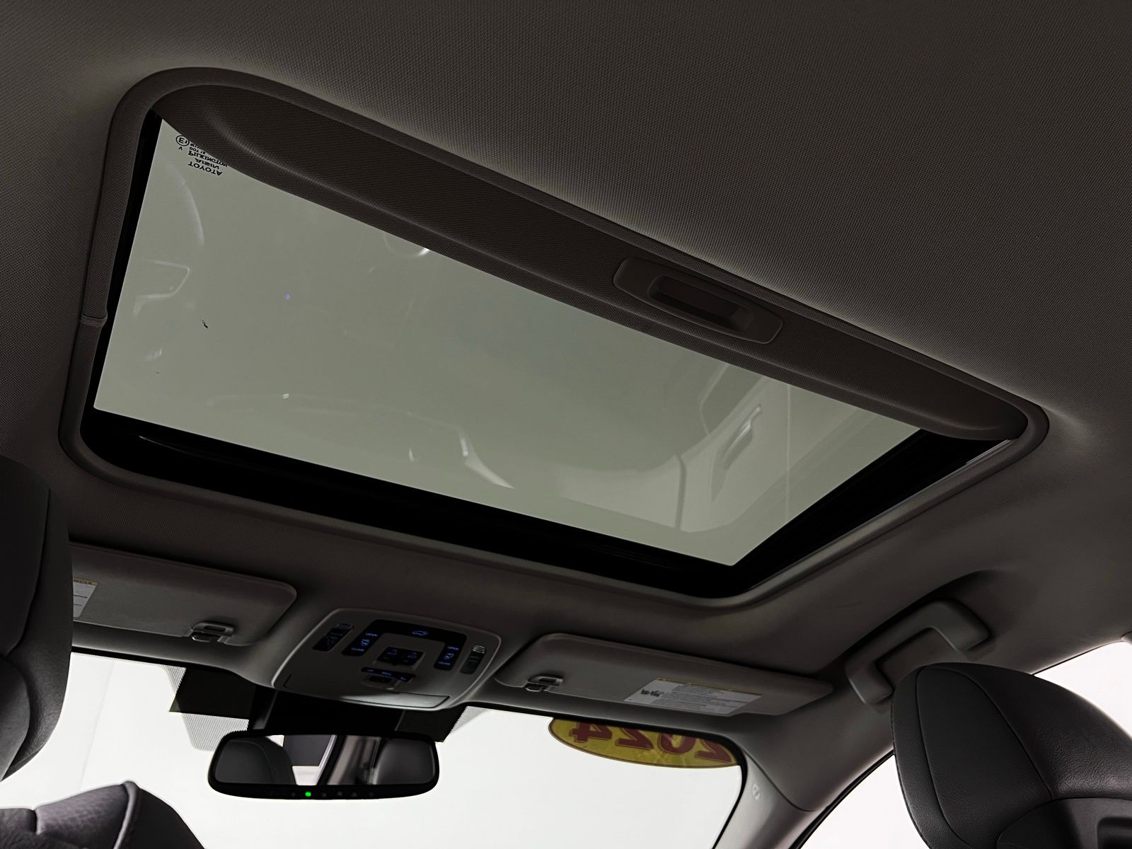 Thumbnail: 2024 Toyota Sienna - 25