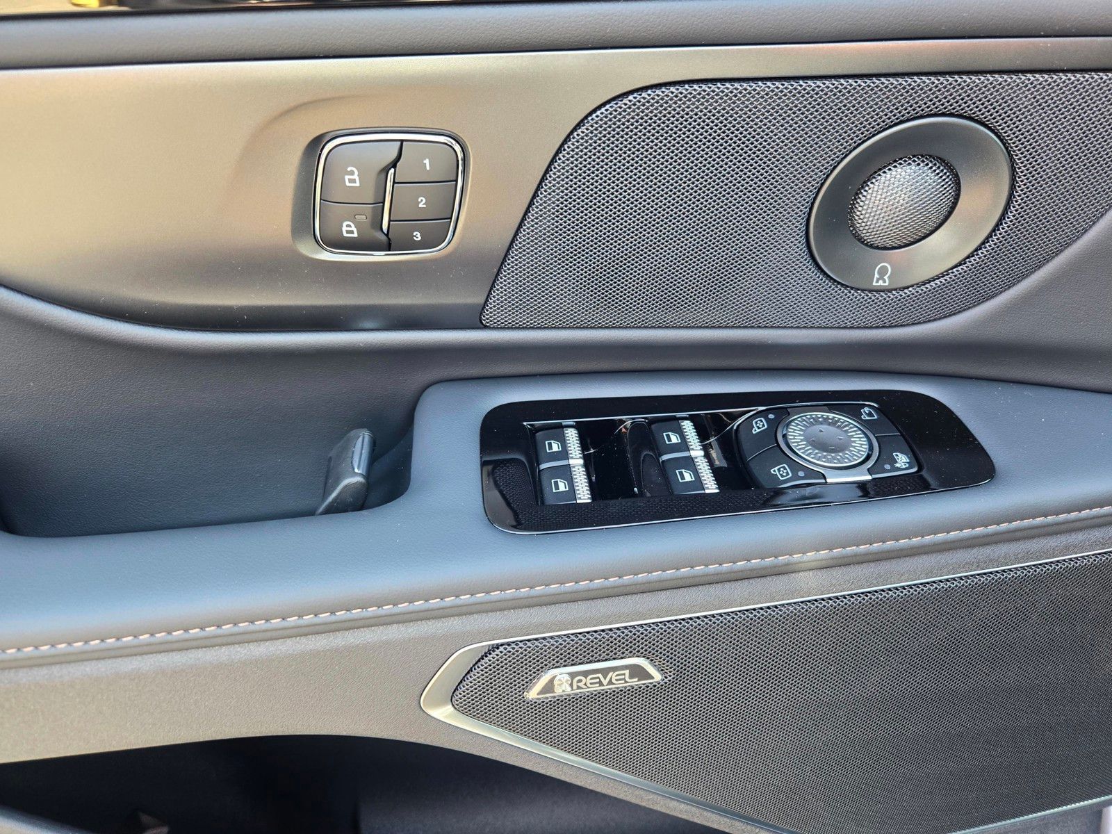 New 2025 Gray Lincoln Premiere image 9