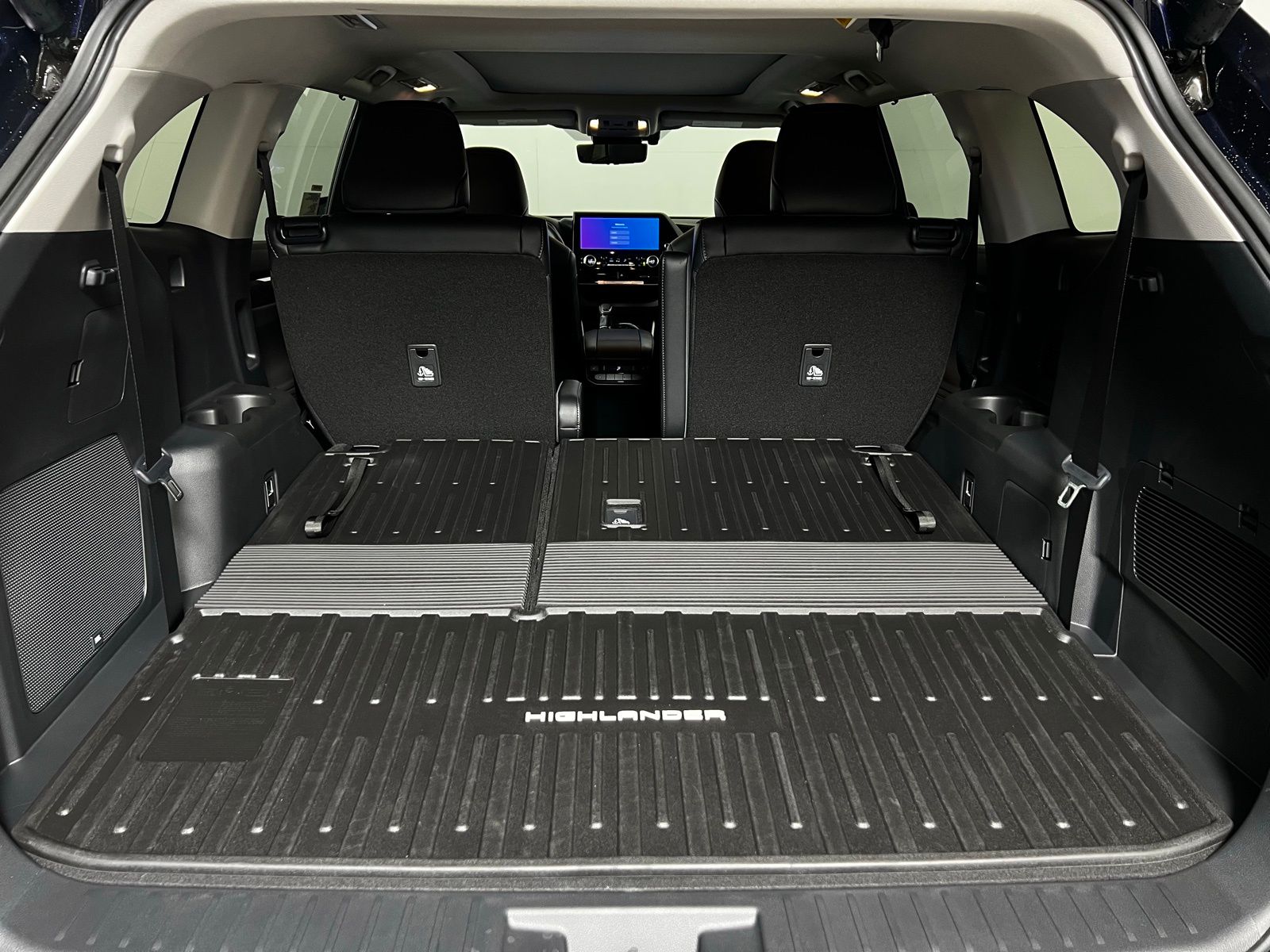 Thumbnail: 2026 Toyota Highlander - 28