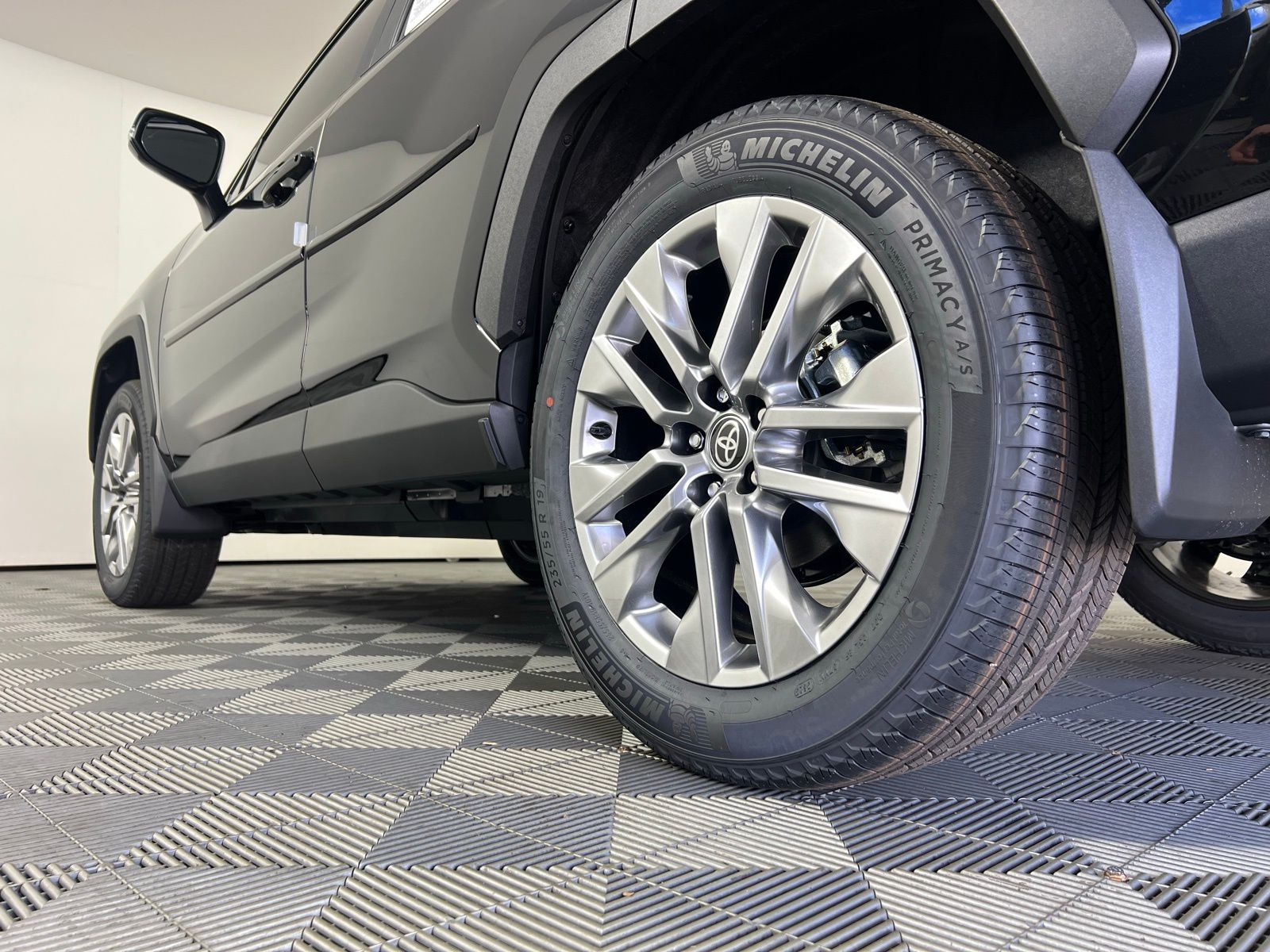 2025 Toyota RAV4 XLE Premium 21