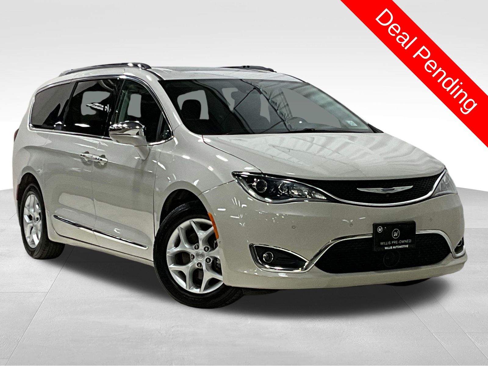 Luxury White Pearlcoat 2020 Chrysler Pacifica Limited FWD Minivan Front-Wheel Drive 9-Speed Automatic