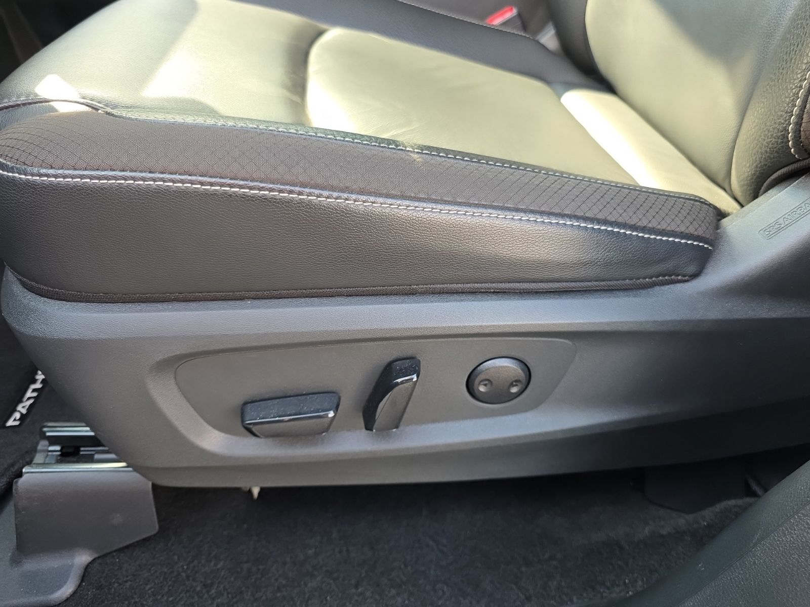 Used 2024 Black Nissan SL image 34