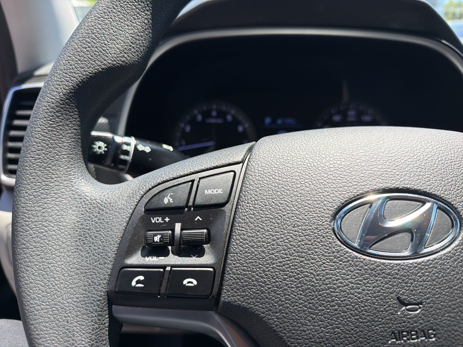 Used 2019 Black Noir Pearl Hyundai Value image 18