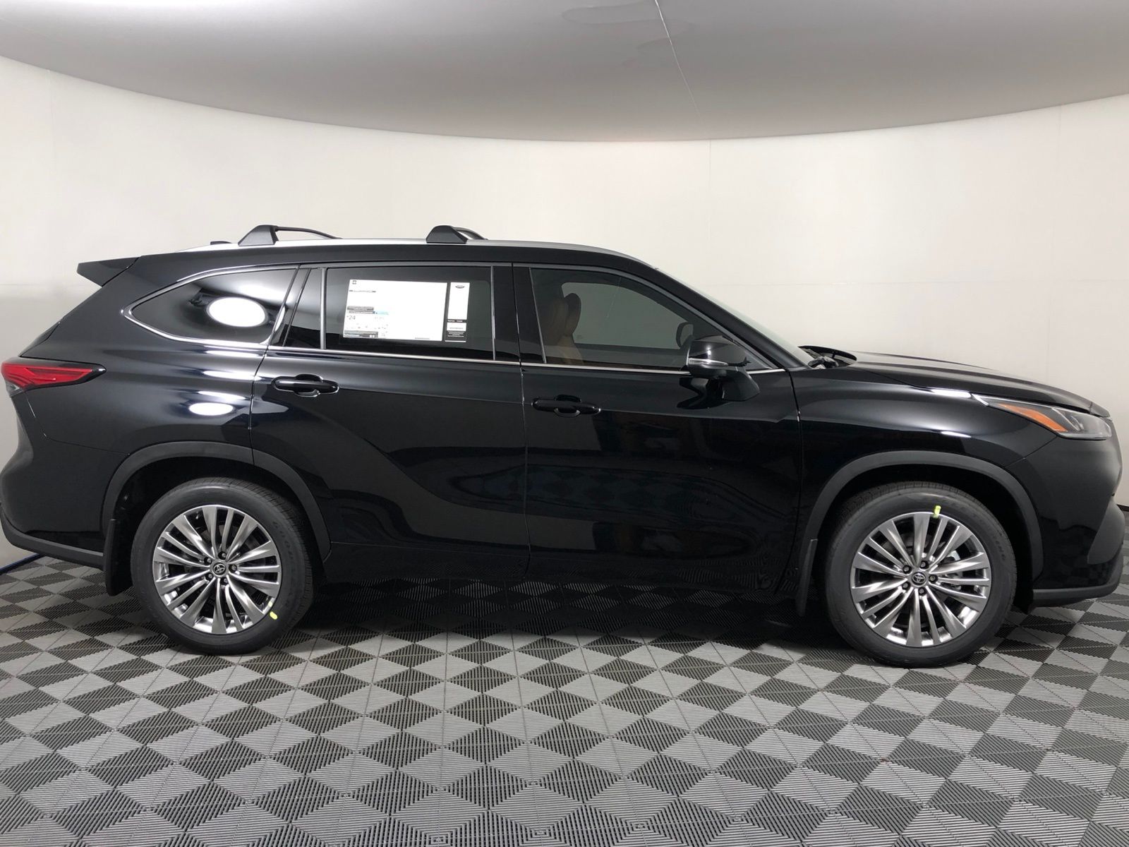 Thumbnail: 2025 Toyota Highlander - 4