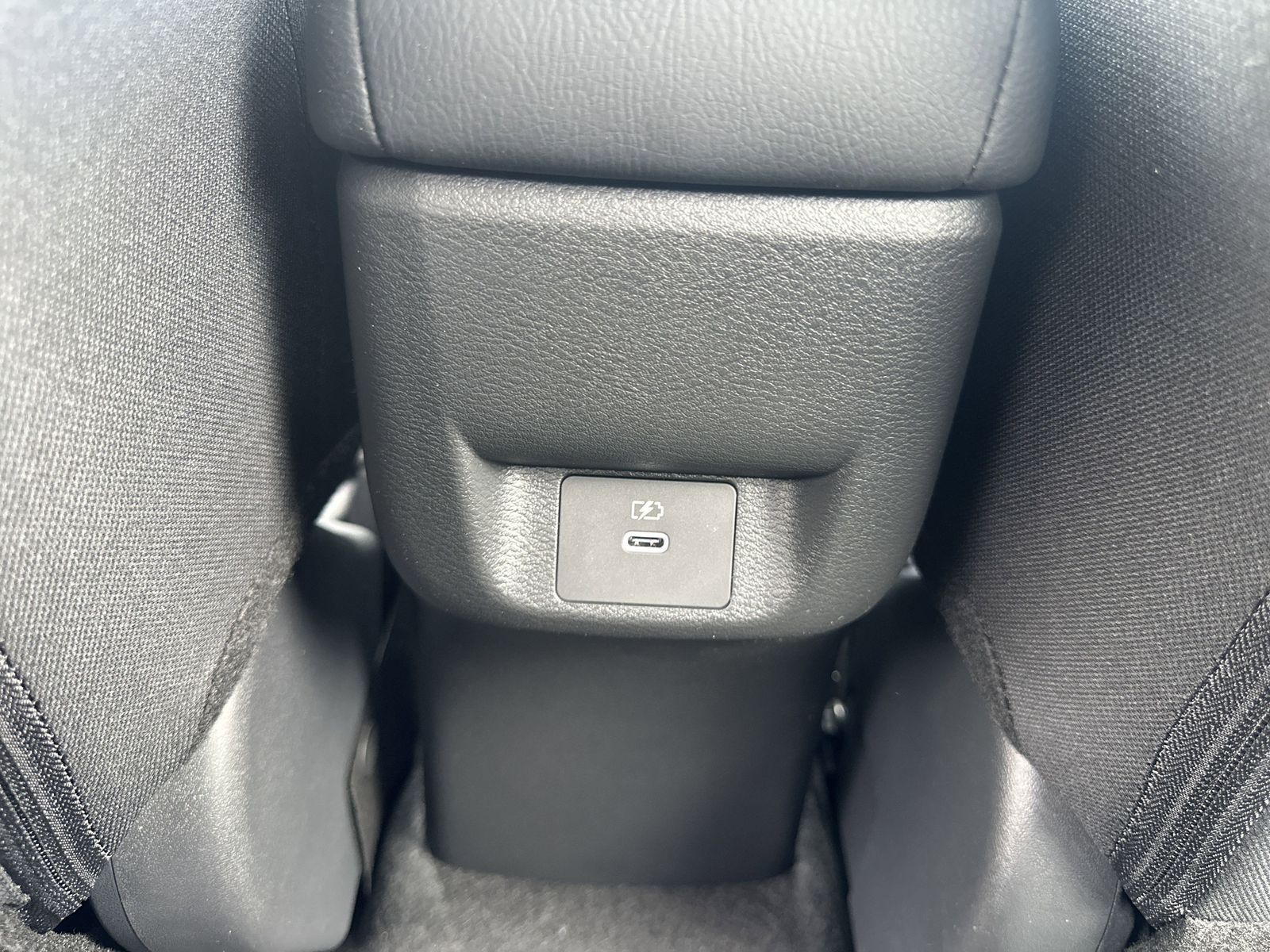 2025 Nissan Versa 1.6 SR photo 19