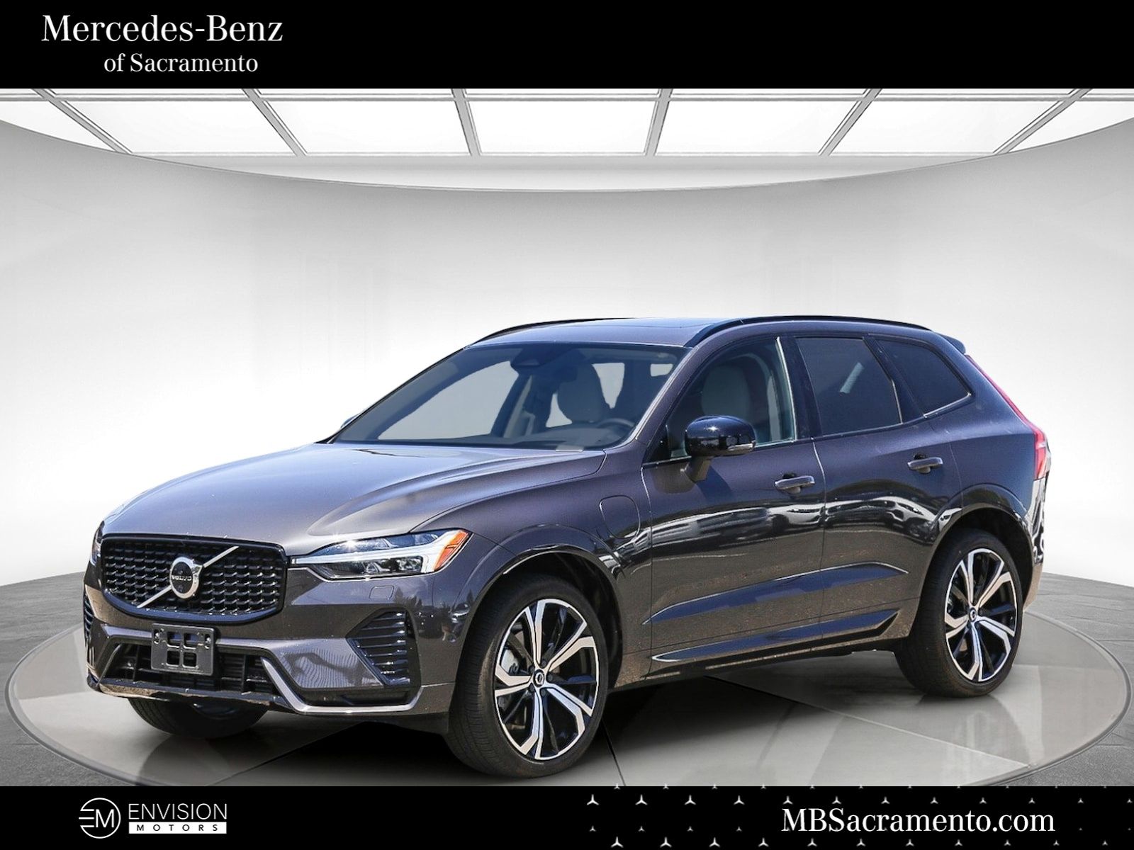 Platinum Gray Metallic 2025 Volvo XC60 Recharge T8 Ultra Dark Theme eAWD SUV / Crossover All-Wheel Drive Automatic