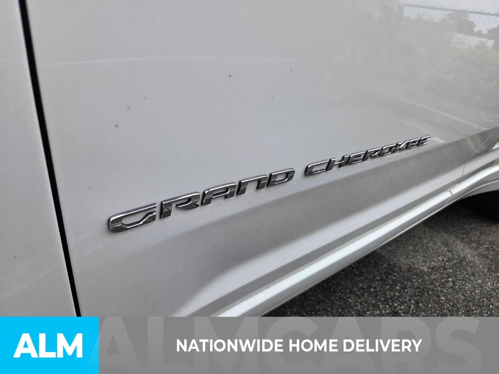 Used 2023 White/off-white Jeep Overland image 5