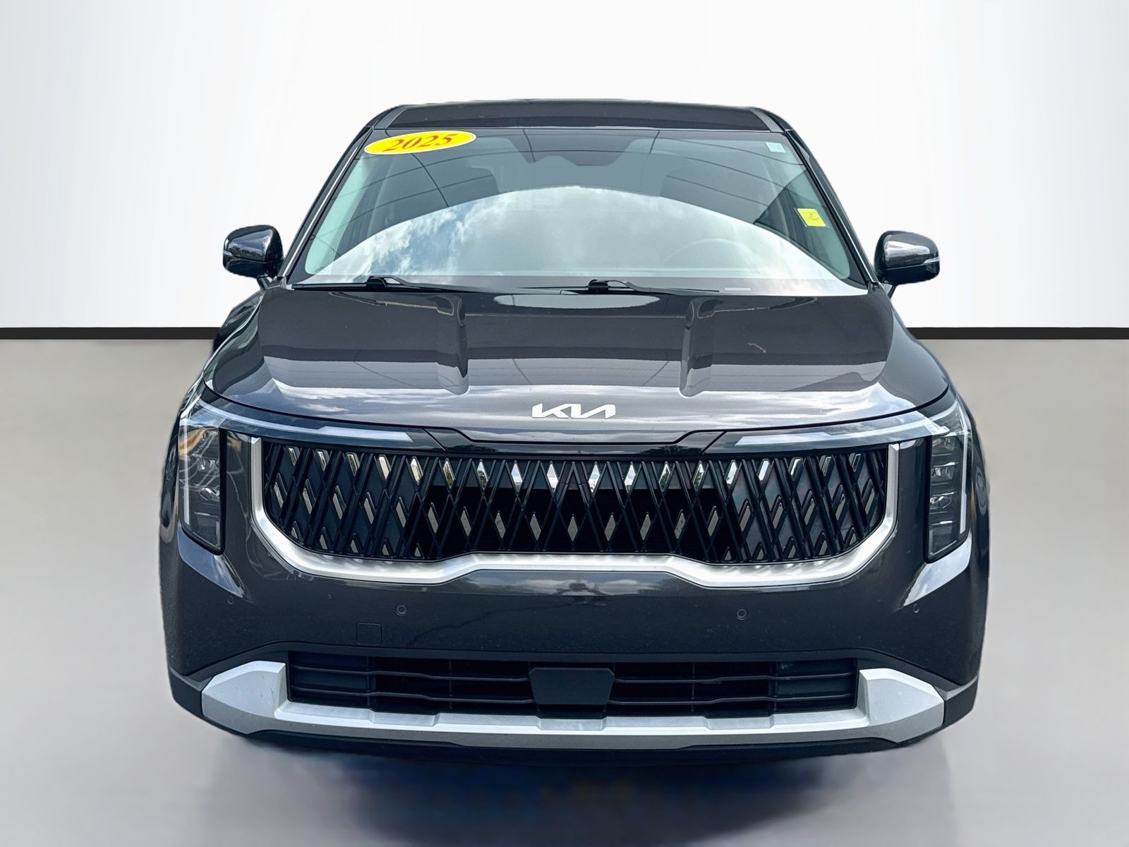 Used 2025 Gray Kia LXS image 2