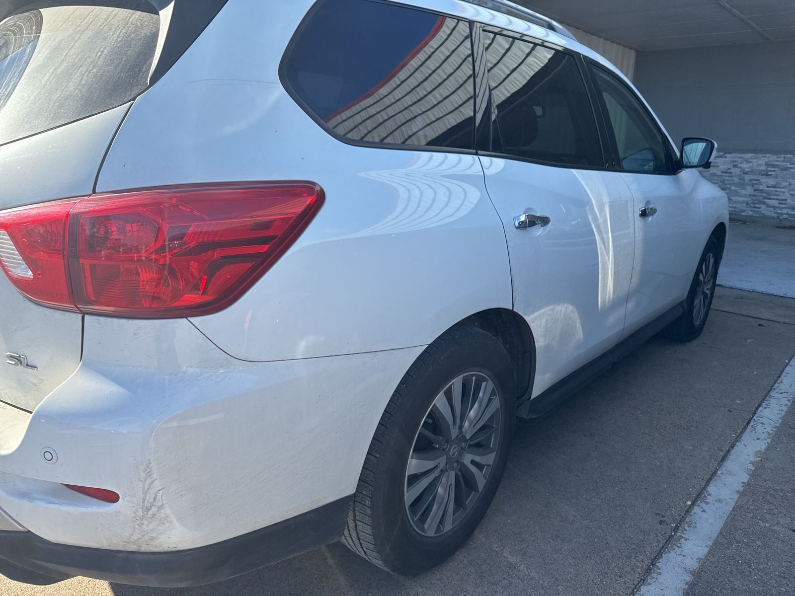 2019 Nissan Pathfinder SL 9