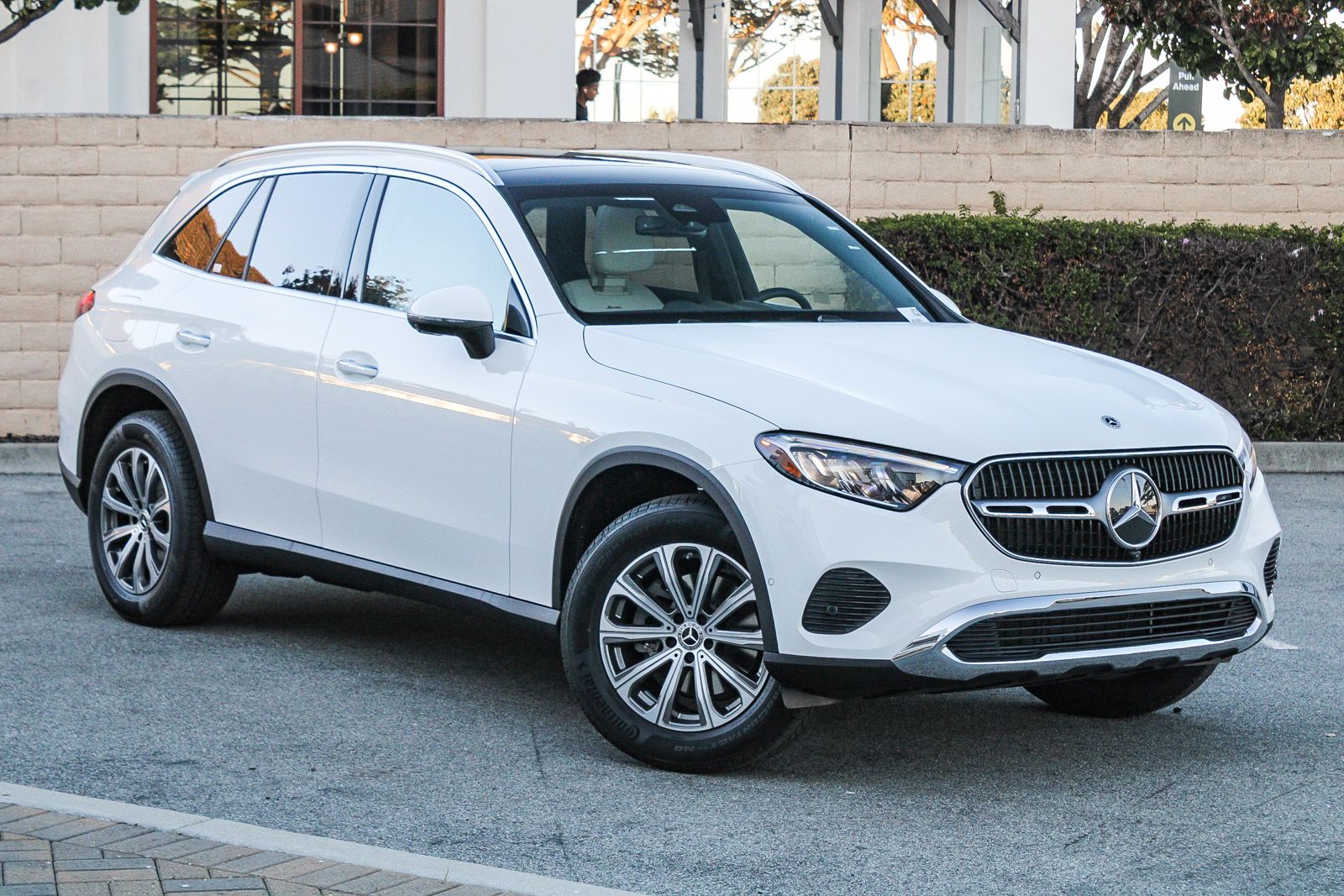 2026 Mercedes-Benz GLC Base's photo