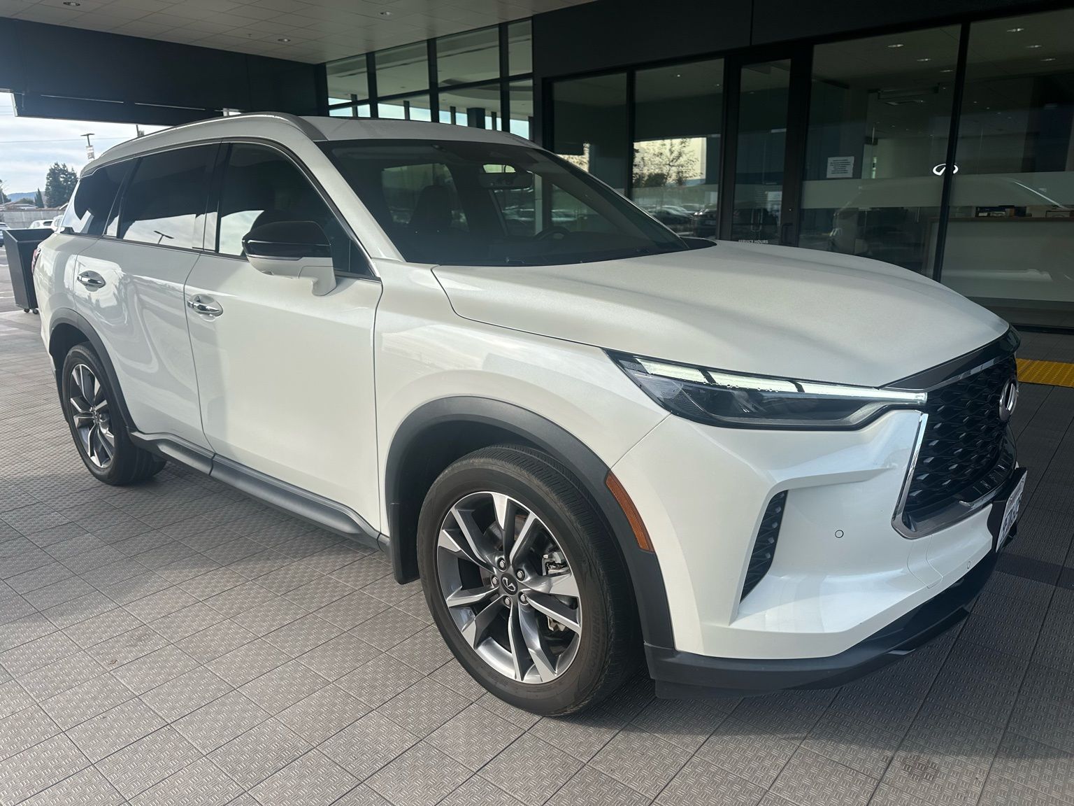 2023 INFINITI QX60 Luxe AWD