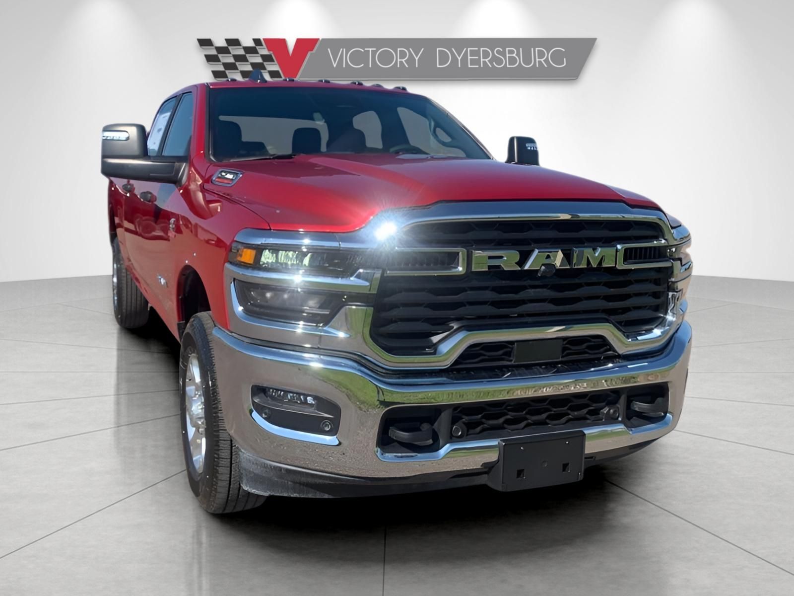 2025 RAM 2500 Big Horn Crew Cab 4WD Rojo (Molten Red Pearlcoat) Camioneta Todo terreno 8 velocidades Automática