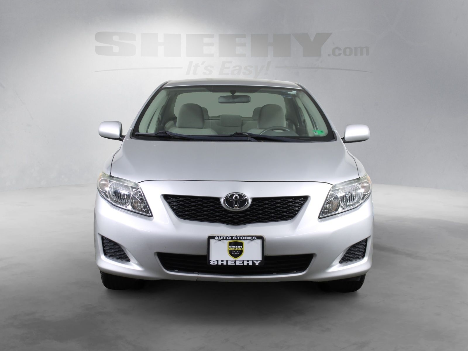 Used 2010 Silver Toyota LE image 4
