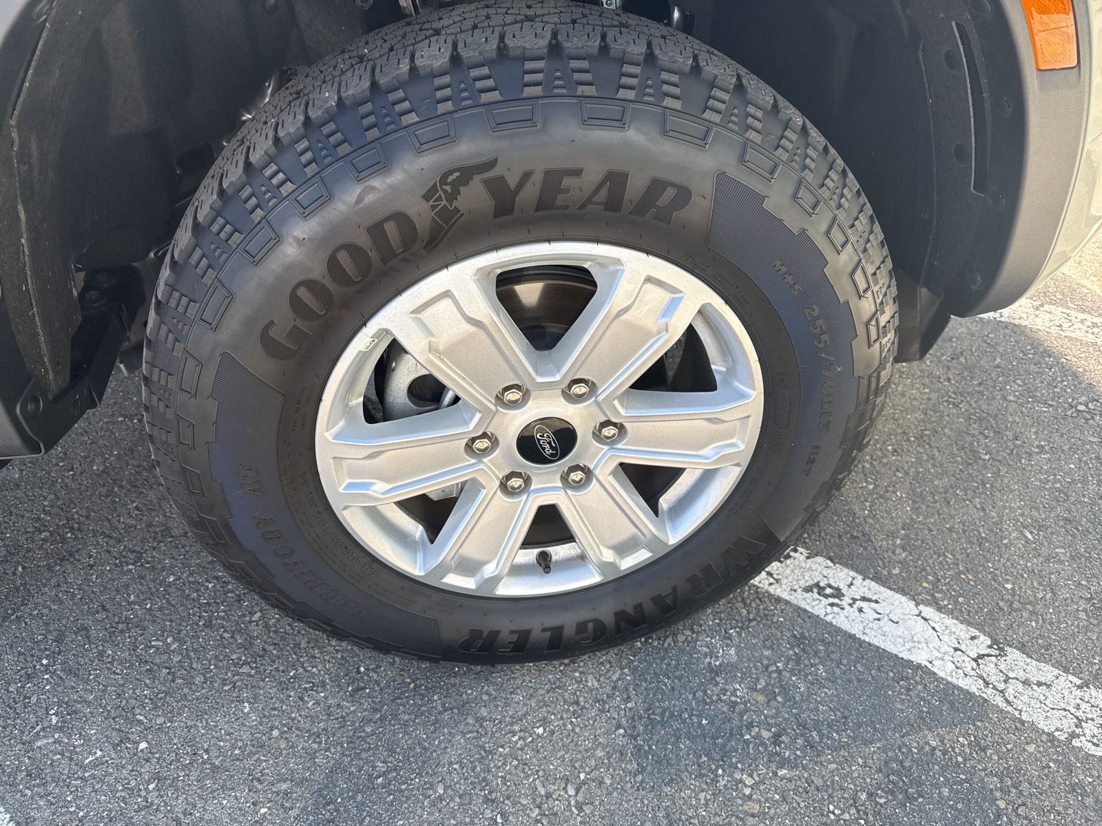 Used 2025 Beige Ford XL image 19