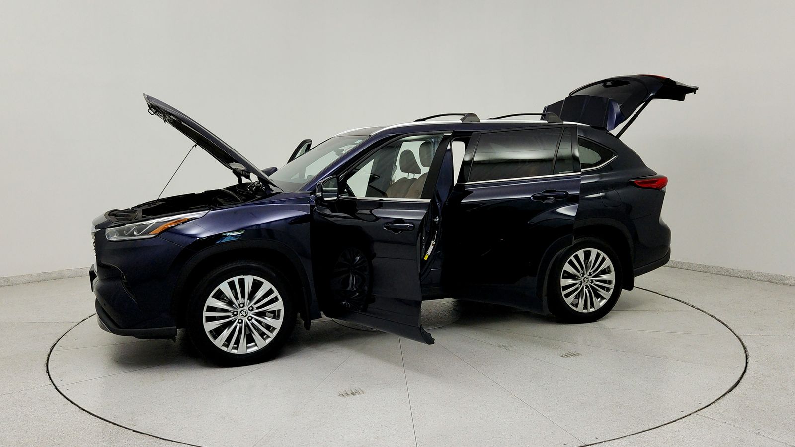 Used 2023  Toyota Platinum image 12