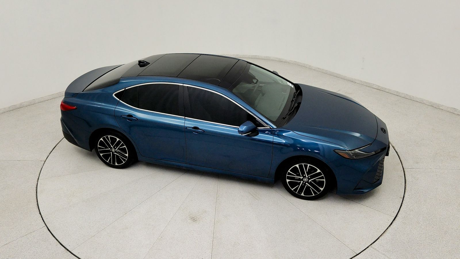 Used 2025  Toyota XLE image 18