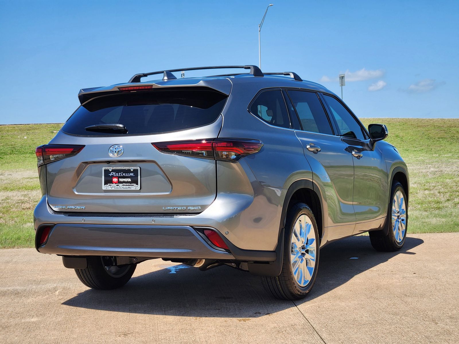 View vehicle photo 4