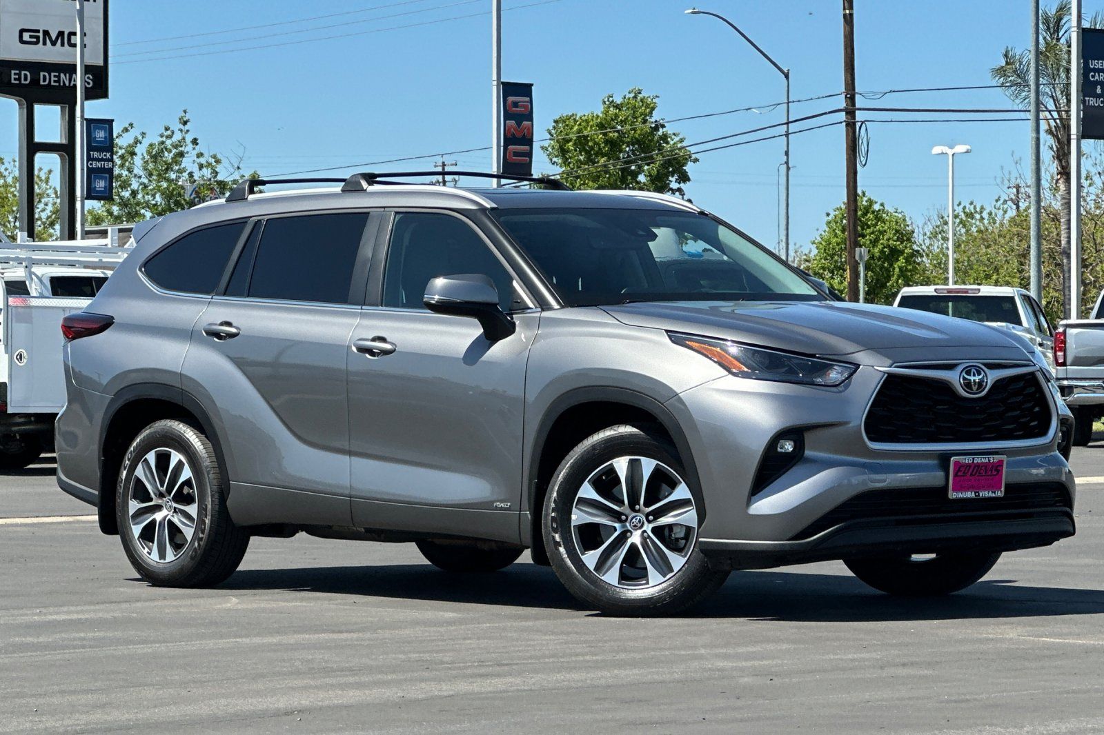 View vehicle photo 2