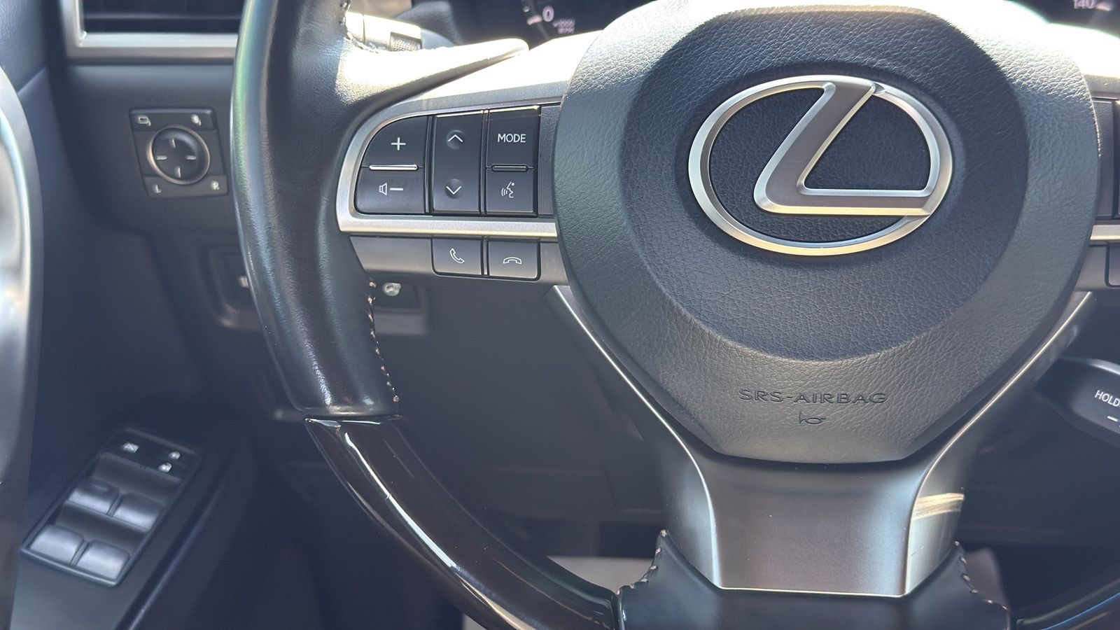 Used 2023 Black Lexus 460 image 16