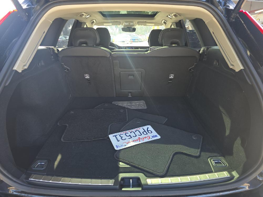 Used 2025  Volvo B5 Plus image 15