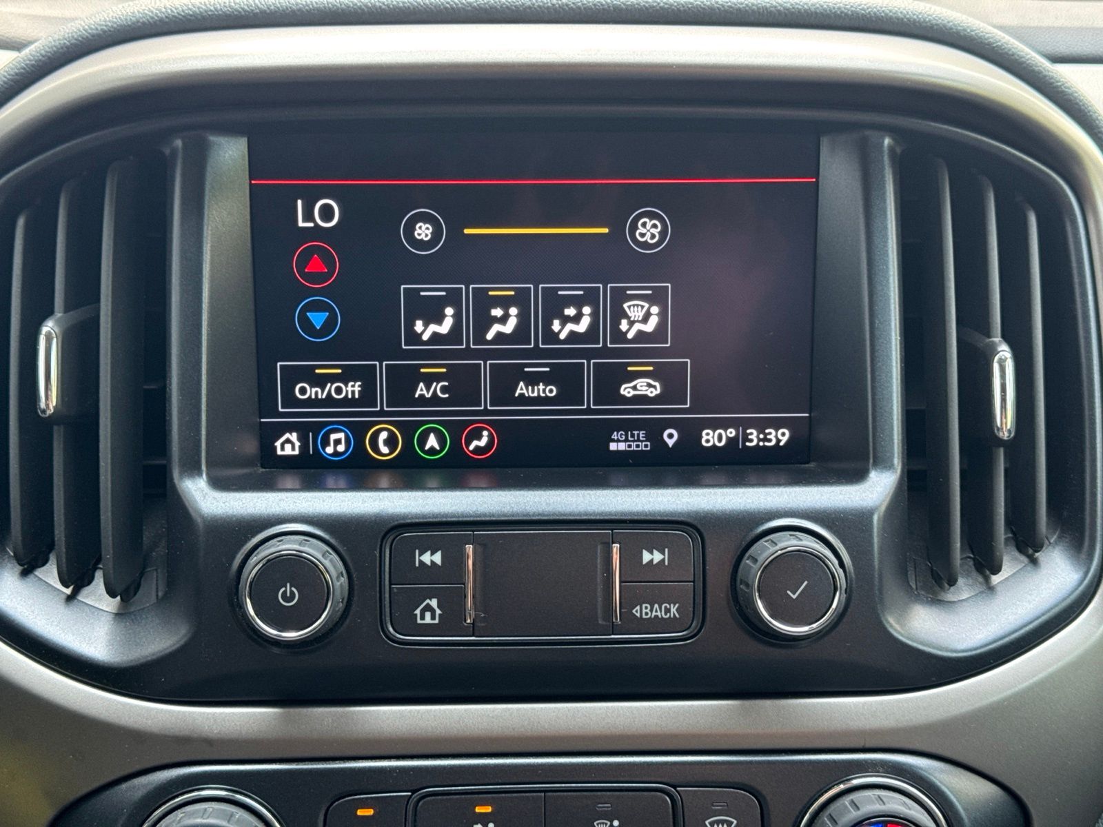 Used 2022 Beige Chevrolet Z71 image 25