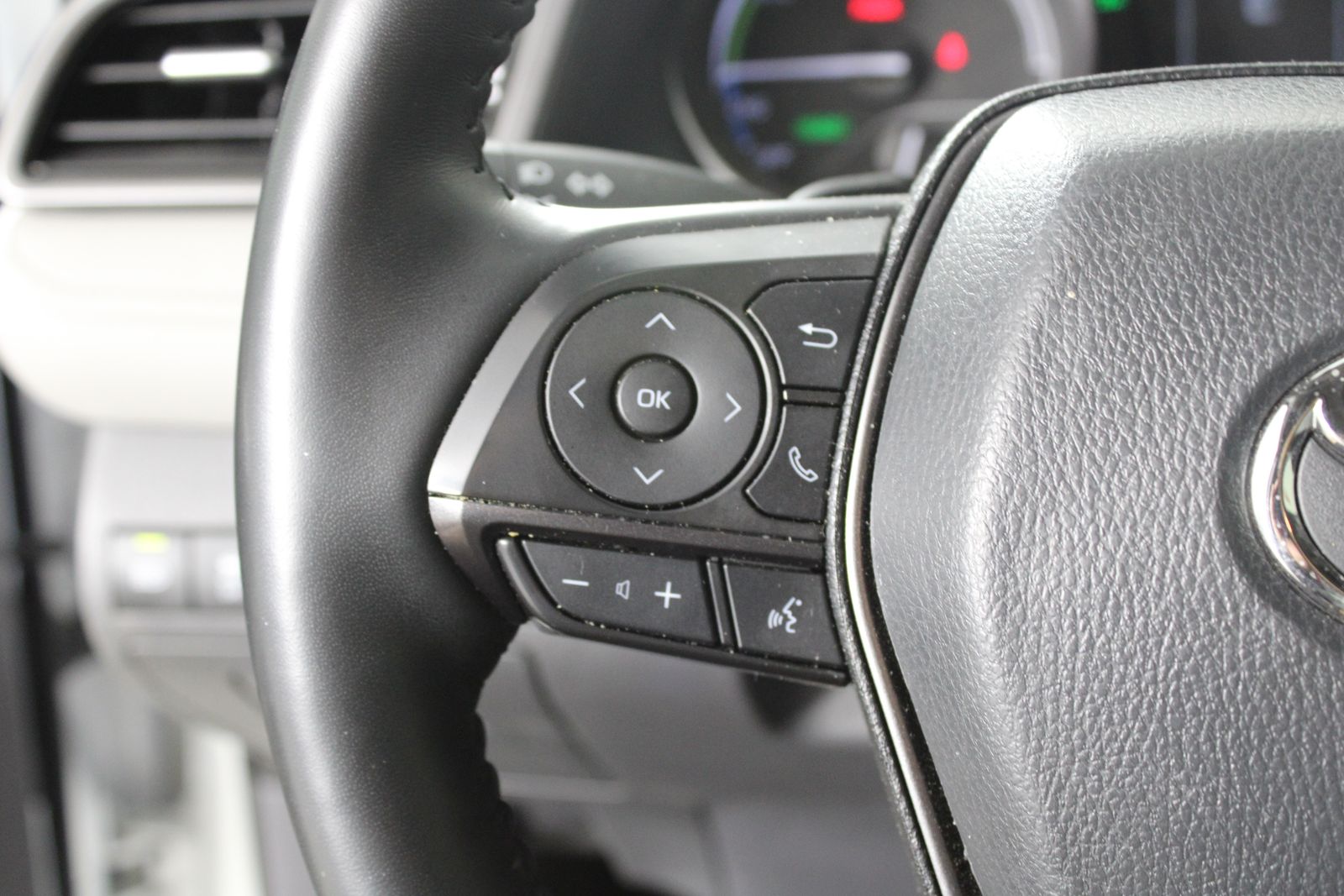 Used 2024 White Toyota SE image 27