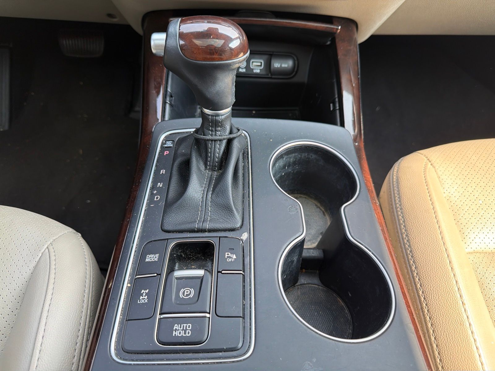 Used 2018 White Kia EX image 20
