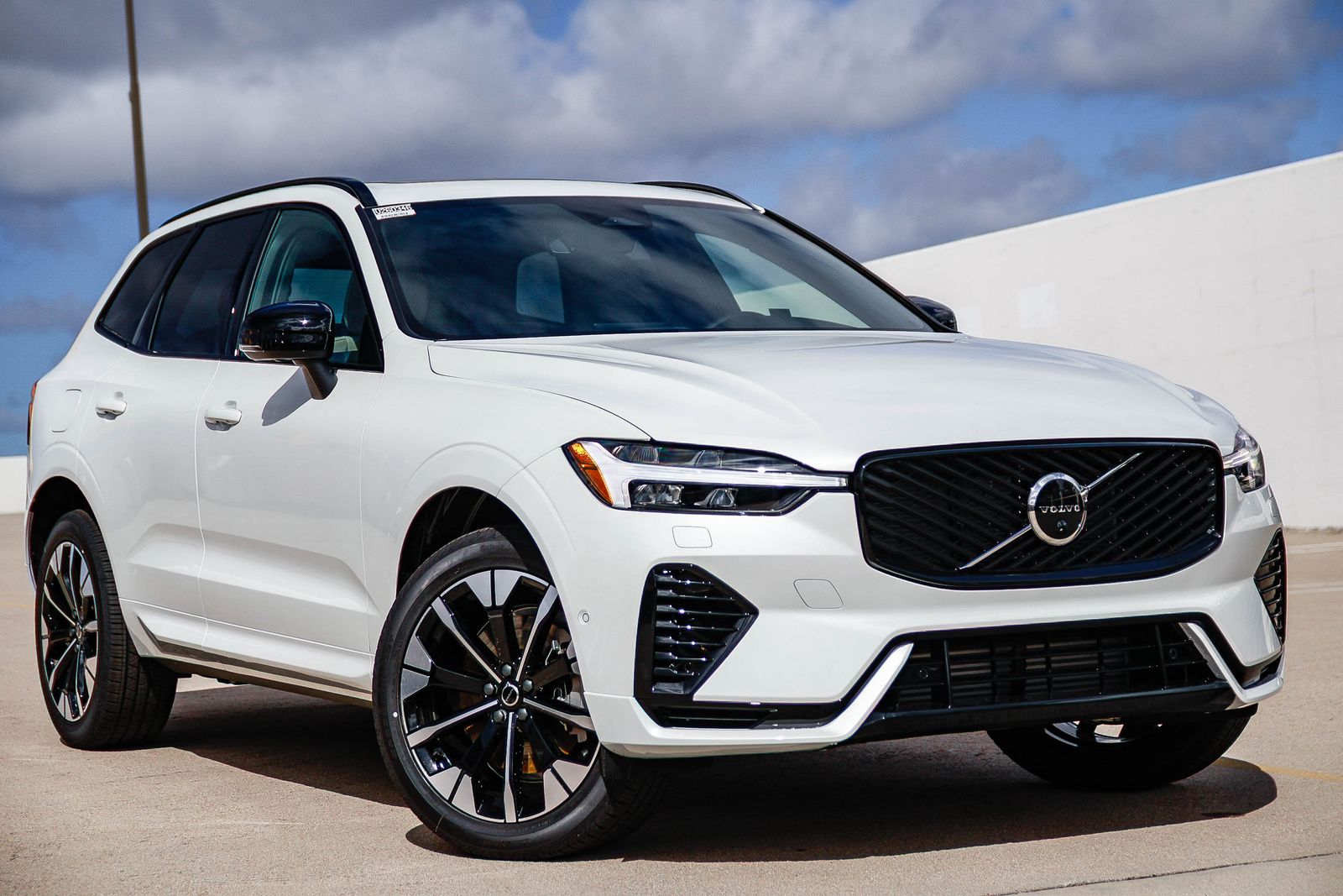 2026 Volvo XC60 Plug-In Hybrid T8 Plus