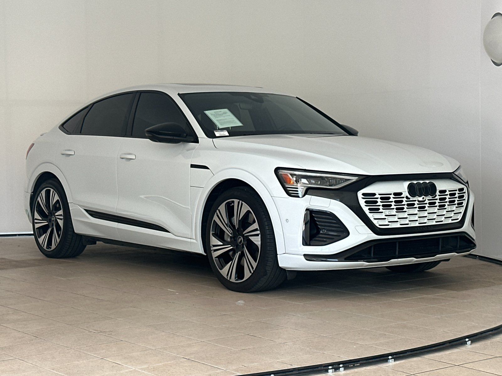 2024 Audi Q8 Sportback e-tron Prestige — full photo 8 of 27