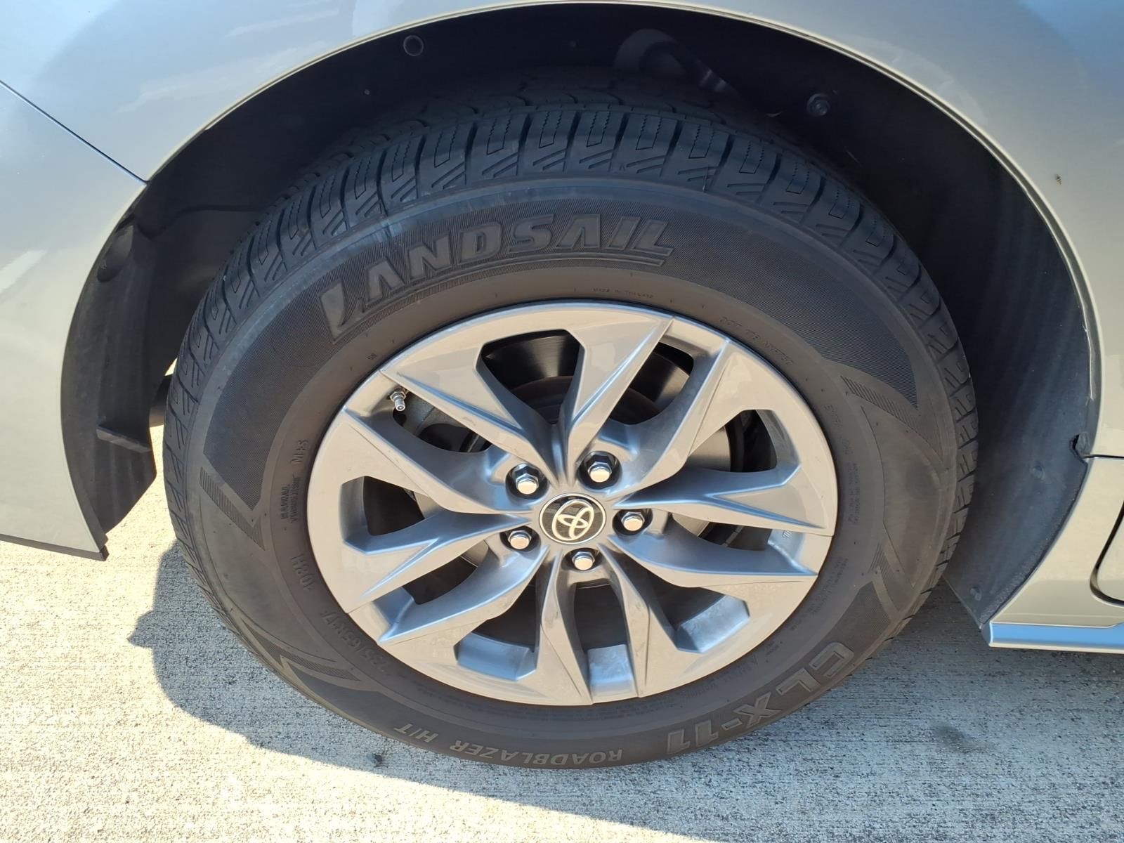 2023 Toyota Sienna XLE Silver at Autostrade