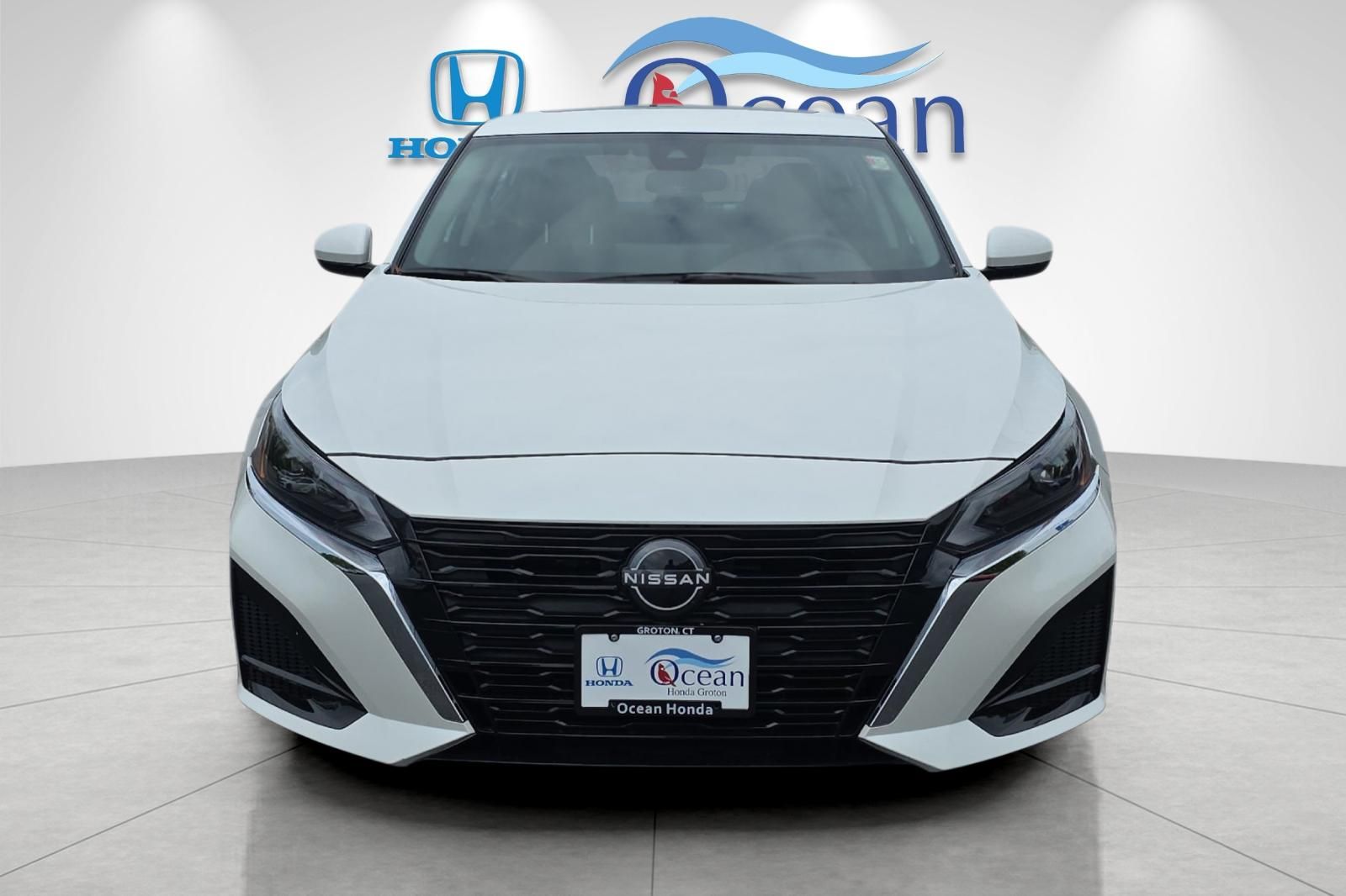 Used 2023 White Nissan 2.5 SV image 8