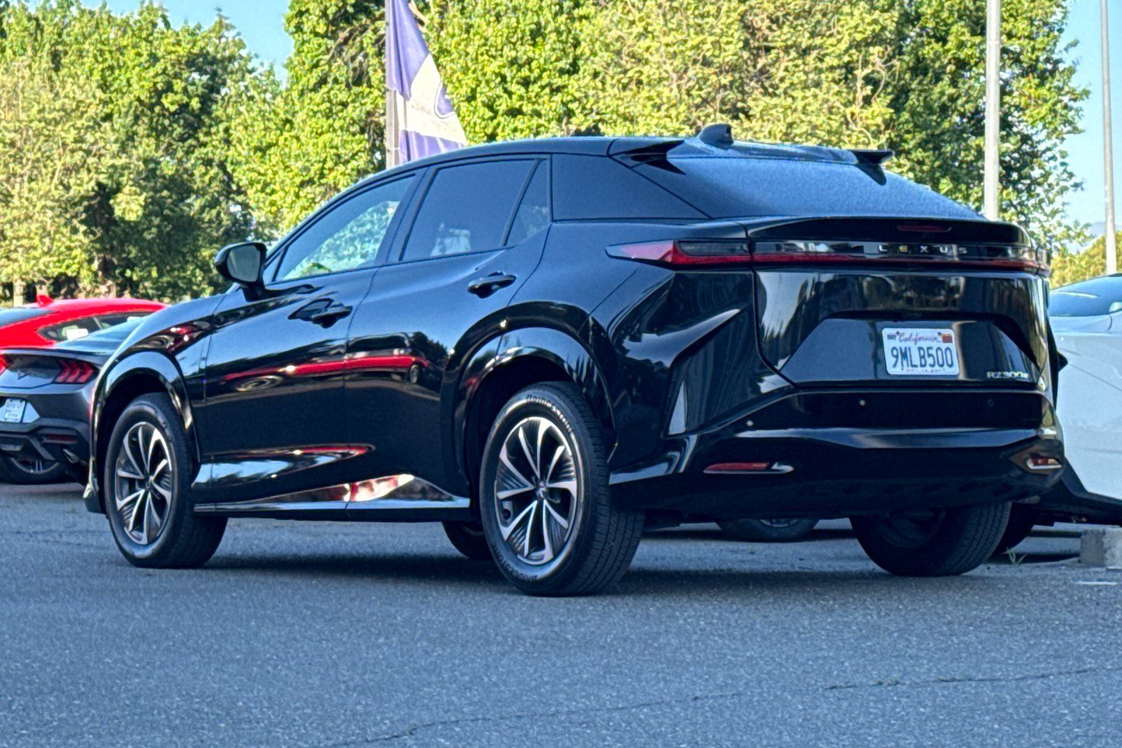 View vehicle photo 6