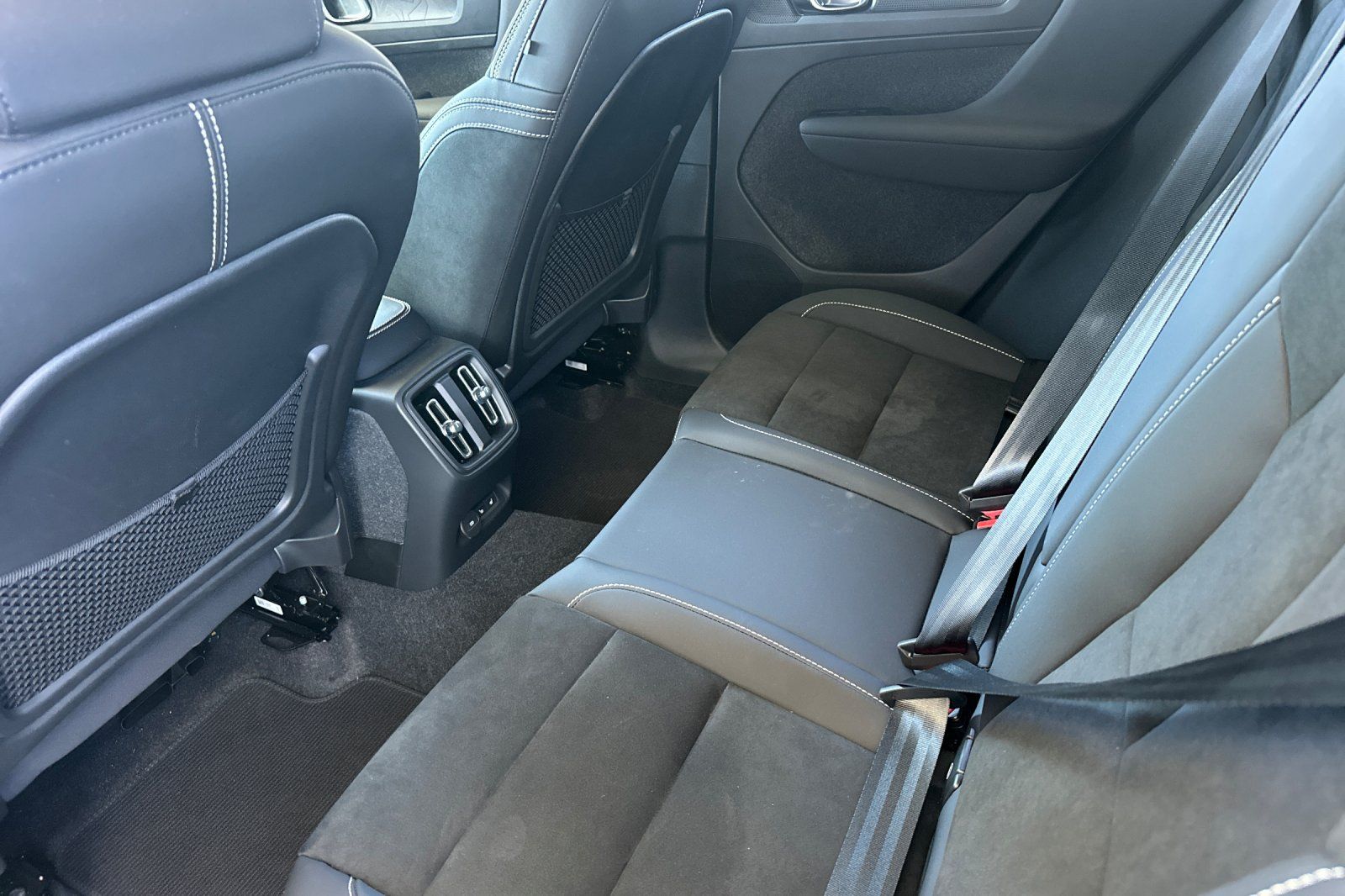 2023 Volvo XC40