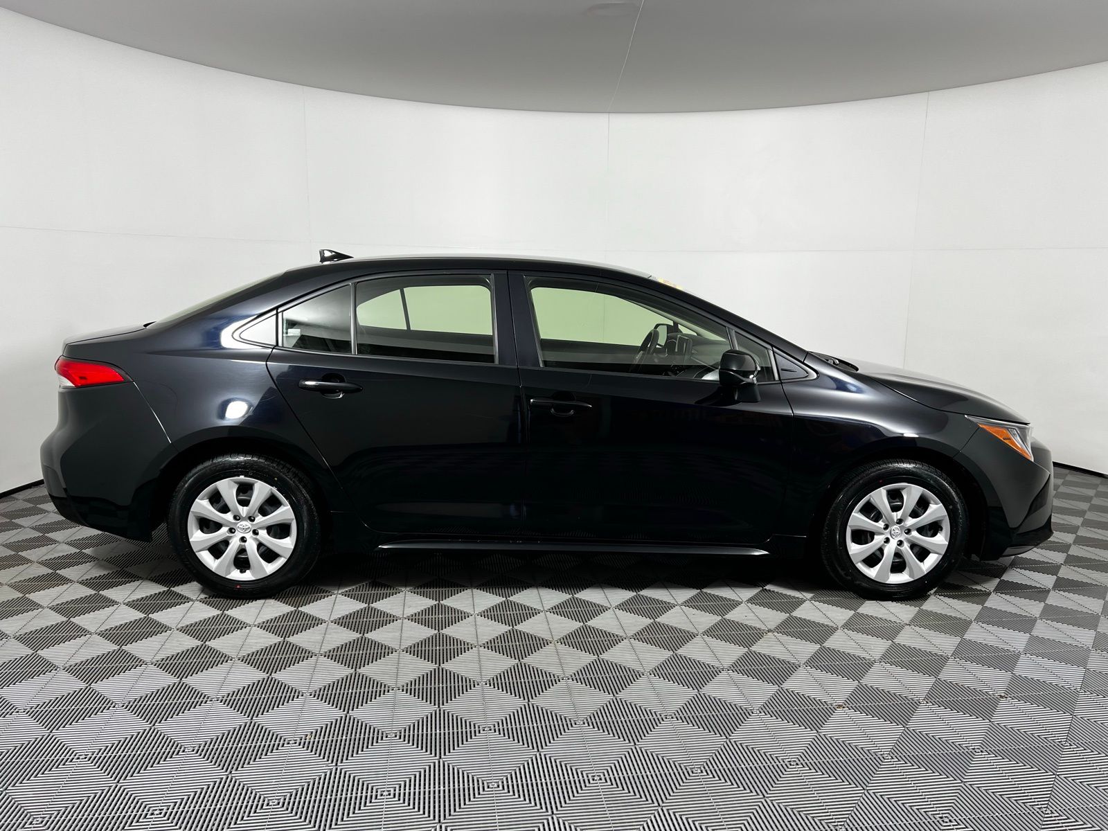 Thumbnail: 2023 Toyota Corolla - 4